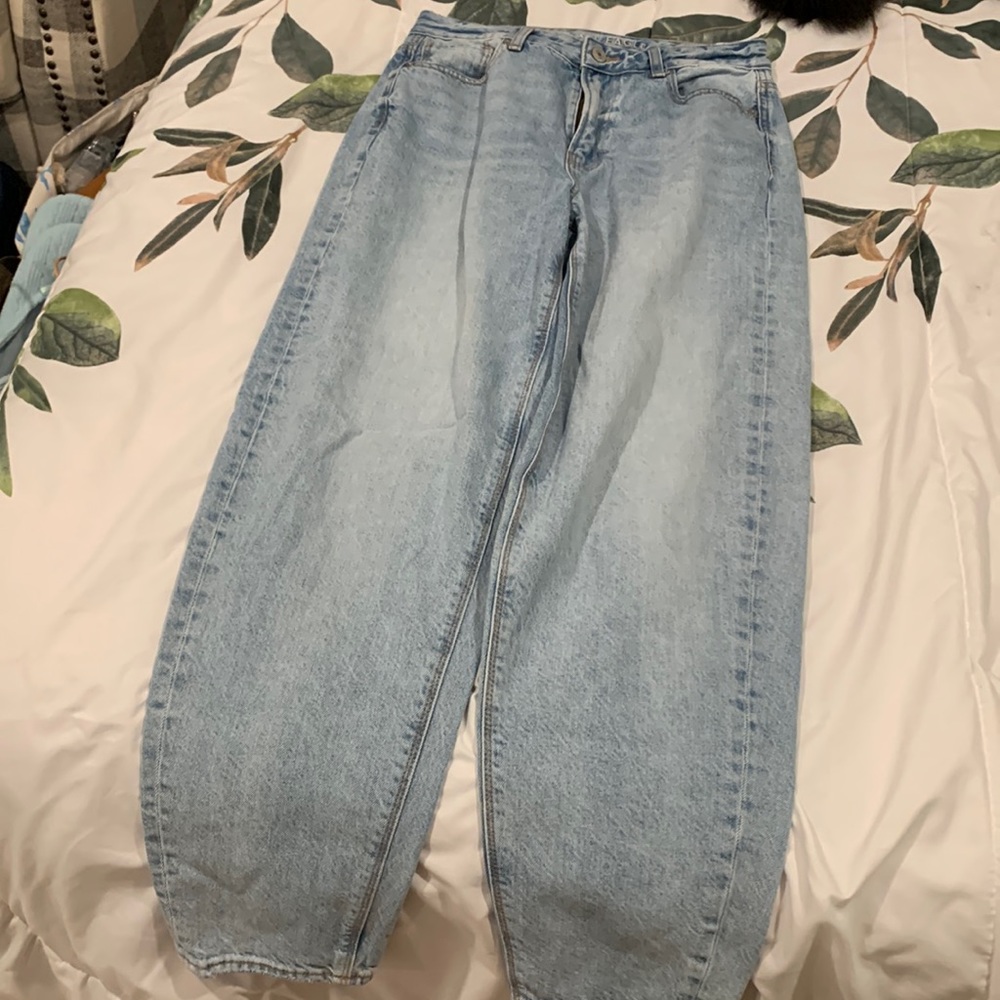 AEO relaxed mom jean